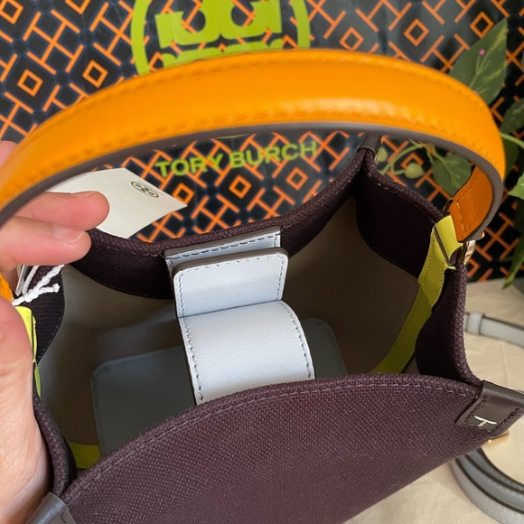 New✨authentic blake canvas color -block bucket bag - Picture 7 of 15